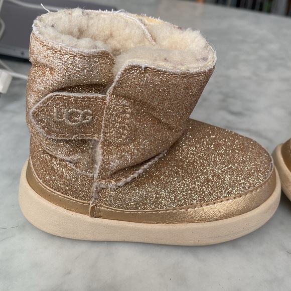 Girl’s UGG glitter boots size 4/5 - Picture 4 of 6